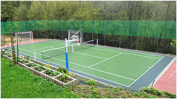 Garten-Sportanlage mit Tennisplatz, Basketballplatz und Bolzplatz mit Sportbodenbelag kaufen