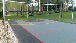 Garten-Mehrzweck-Sportanlage mit Volleyballplatz und Basketballcourt mit Bodenbelag kaufen